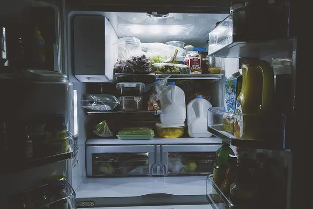 Best Ways to Keep Your Fridge Smelling Fresh and Clean 